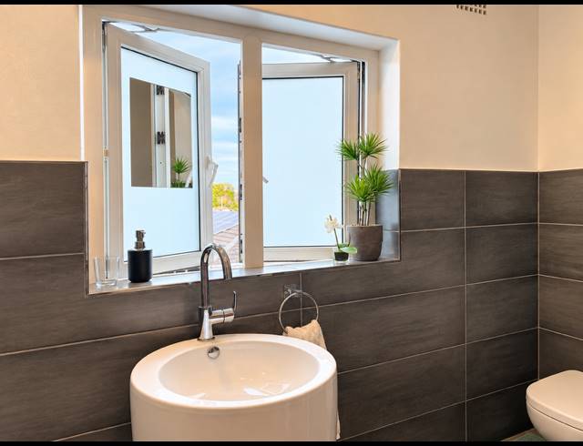 2 BEDROOM SECTIONAL TITLE FOR SALE IN TABLE VIEW